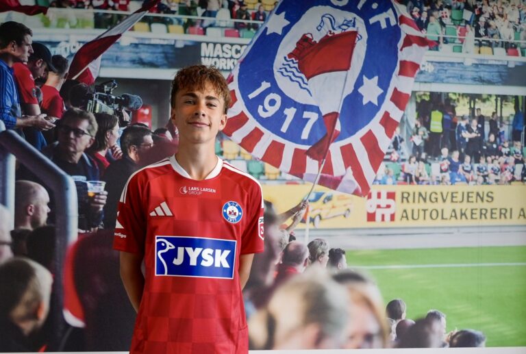 SIF schließt einen Ausbildungsvertrag mit Nicklas Haarup ab